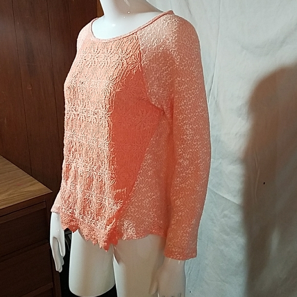 Beautiful peach and white shirt - Picture 2 of 4